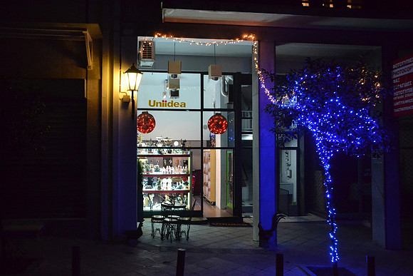 Uniidea The art of family shopping (retailer store)  December 2011