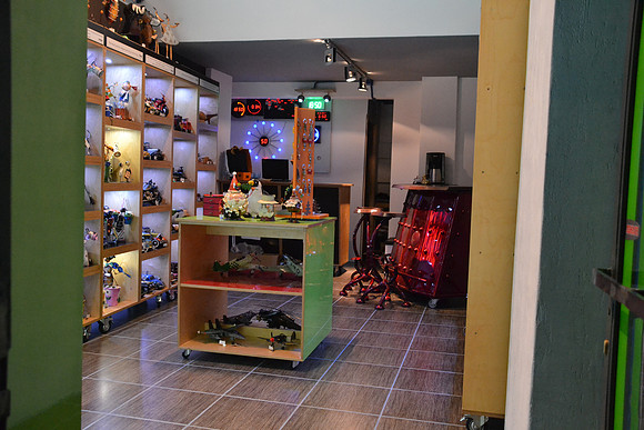 Uniidea The art of family shopping (retailer store)  December 2011