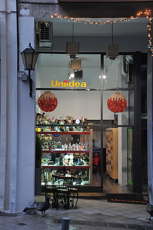 Uniidea The art of family shopping (retailer store)  December 2011